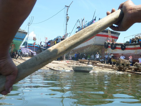 Đứt ruột đón “xác” tàu cá bị Trung Quốc đâm chìm - ảnh 12