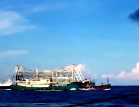 Chấn động: Clip quay cảnh tàu TQ tàn bạo, đâm chìm tàu cá Việt Nam - ảnh 6