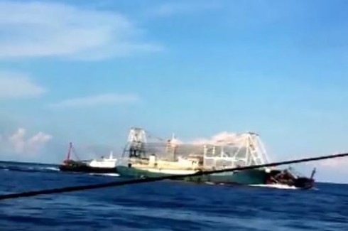 Chấn động: Clip quay cảnh tàu TQ tàn bạo, đâm chìm tàu cá Việt Nam - ảnh 8