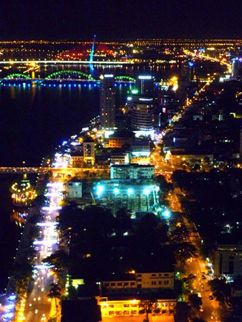 Ngắm Đà Nẵng tuyệt đẹp từ Sky bar cao nhất Việt Nam - ảnh 3