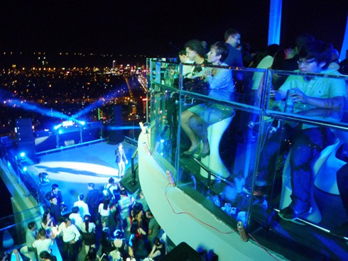Ngắm Đà Nẵng tuyệt đẹp từ Sky bar cao nhất Việt Nam - ảnh 8
