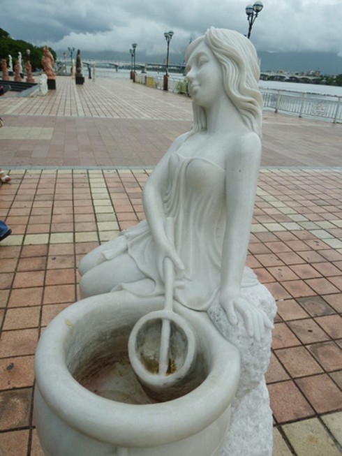 Đà Nẵng: Xóa ngay tình trạng vườn tượng nơi “phòng khách” đầy rác! - ảnh 5