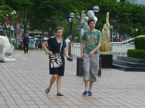 Đà Nẵng: Xóa ngay tình trạng vườn tượng nơi “phòng khách” đầy rác! - ảnh 12