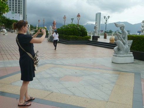 Đà Nẵng: Xóa ngay tình trạng vườn tượng nơi “phòng khách” đầy rác! - ảnh 13