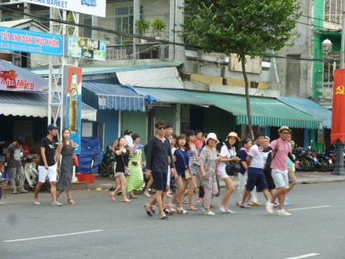 Đà Nẵng: Xóa ngay tình trạng vườn tượng nơi “phòng khách” đầy rác! - ảnh 15