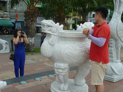 Đà Nẵng: Xóa ngay tình trạng vườn tượng nơi “phòng khách” đầy rác! - ảnh 20