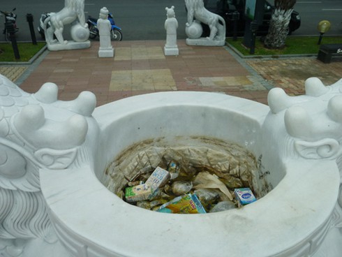 Đà Nẵng: Xóa ngay tình trạng vườn tượng nơi “phòng khách” đầy rác! - ảnh 19