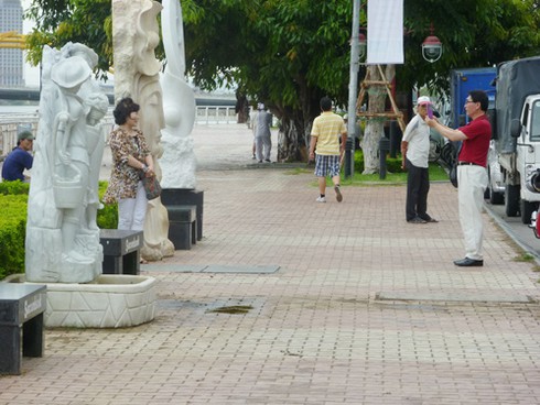 Đà Nẵng: Xóa ngay tình trạng vườn tượng nơi “phòng khách” đầy rác! - ảnh 17