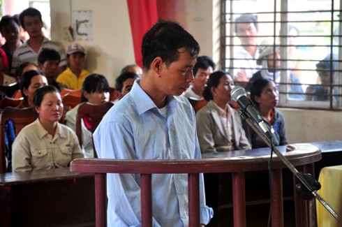 Đà Nẵng: Bị chồng đốt, vợ vẫn khóc xin giảm án cho chồng - ảnh 1