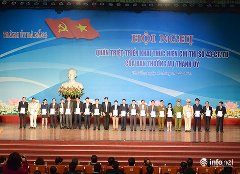 Đà Nẵng quyết dẹp nạn bu bám, chèo kéo du khách - ảnh 1