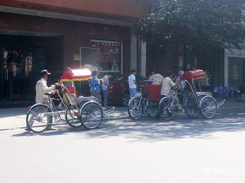 Đà Nẵng chống đeo bám du khách: Từ hội trường đến… hiện trường! - ảnh 9