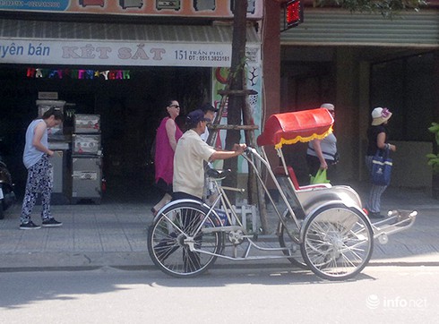 Đà Nẵng chống đeo bám du khách: Từ hội trường đến… hiện trường! - ảnh 8