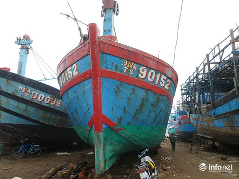 Cận cảnh hạ thủy tàu cá thay thế tàu ĐNa 90152 bị tàu Trung Quốc đâm chìm - ảnh 1