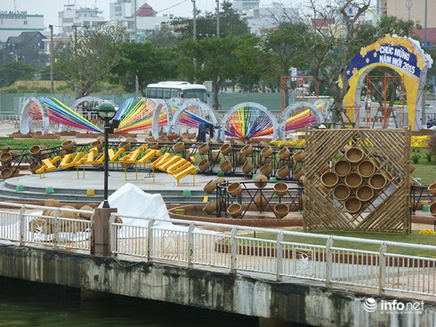 Đà Nẵng: Đường hoa xuân Bạch Đằng rực rỡ chờ giờ khai hội - ảnh 5