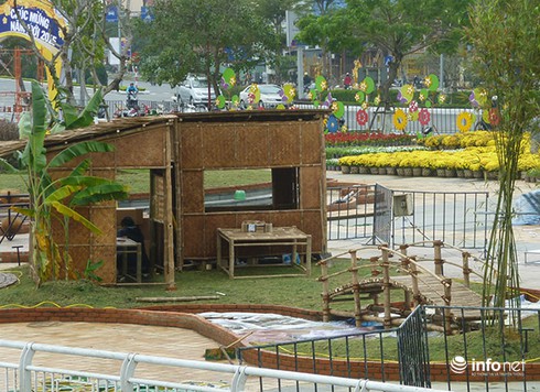 Đà Nẵng: Đường hoa xuân Bạch Đằng rực rỡ chờ giờ khai hội - ảnh 6