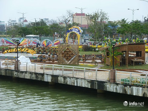 Đà Nẵng: Đường hoa xuân Bạch Đằng rực rỡ chờ giờ khai hội - ảnh 4