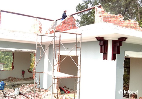 Hình ảnh độc quyền về việc tháo dỡ biệt thự trái phép ở Hải Vân - ảnh 1