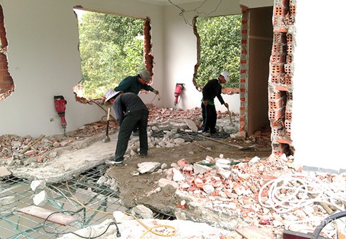 Hình ảnh độc quyền về việc tháo dỡ biệt thự trái phép ở Hải Vân - ảnh 3