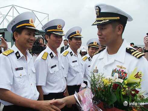 Hạm trưởng gốc Việt chỉ huy 2 tàu khu trục của Hải quân Hoa Kỳ thăm Đà Nẵng - ảnh 1