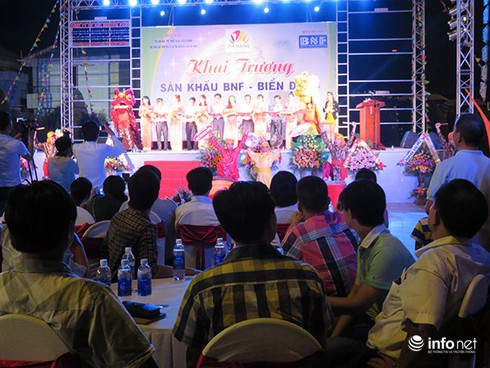 Đà Nẵng bắt đầu vào mùa du lịch biển 2015 - ảnh 1