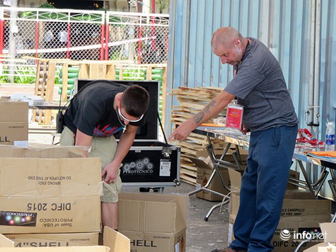 Bí mật bãi bắn của các đội thi trình diễn pháo hoa quốc tế Đà Nẵng 2015 - ảnh 16