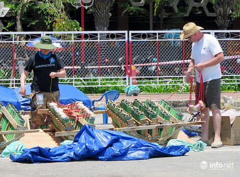 Bí mật bãi bắn của các đội thi trình diễn pháo hoa quốc tế Đà Nẵng 2015 - ảnh 24