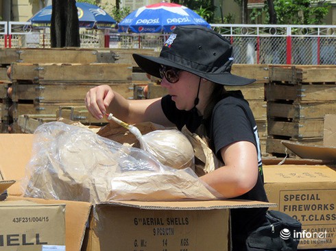 Bí mật bãi bắn của các đội thi trình diễn pháo hoa quốc tế Đà Nẵng 2015 - ảnh 25