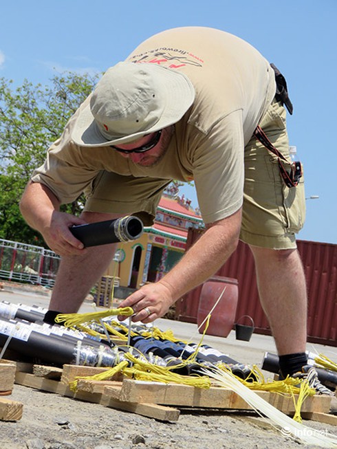 Bí mật bãi bắn của các đội thi trình diễn pháo hoa quốc tế Đà Nẵng 2015 - ảnh 21