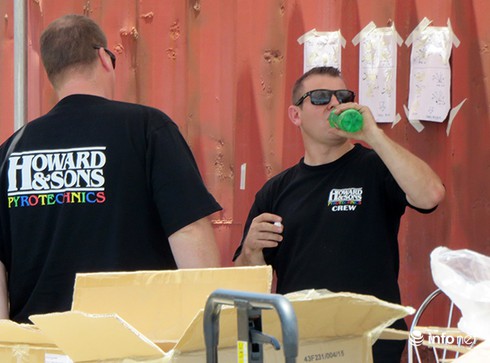 Bí mật bãi bắn của các đội thi trình diễn pháo hoa quốc tế Đà Nẵng 2015 - ảnh 10