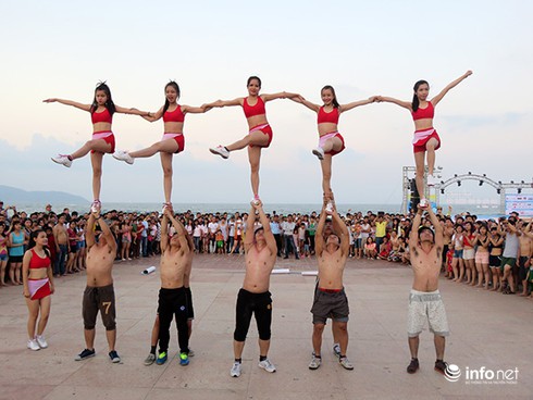 Mùa du lịch biển Đà Nẵng 2015 chính thức bắt đầu - ảnh 12