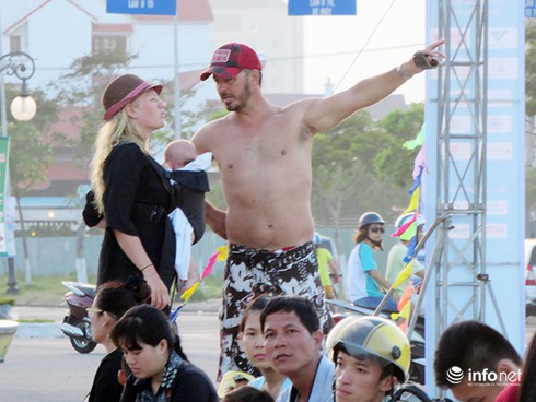 Mùa du lịch biển Đà Nẵng 2015 chính thức bắt đầu - ảnh 4