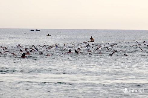 Hai VĐV Nam Phi, Thụy Sĩ vô địch cuộc đua “3 môn phối hợp” tại Đà Nẵng - ảnh 4