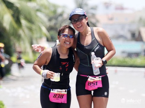 Hai VĐV Nam Phi, Thụy Sĩ vô địch cuộc đua “3 môn phối hợp” tại Đà Nẵng - ảnh 8