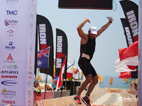 Hai VĐV Nam Phi, Thụy Sĩ vô địch cuộc đua “3 môn phối hợp” tại Đà Nẵng - ảnh 10