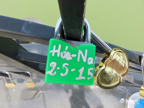 “Cầu tàu tình yêu” ở Đà Nẵng: Lãng mạn, ngộ nghĩnh và… nguy cơ! - ảnh 13