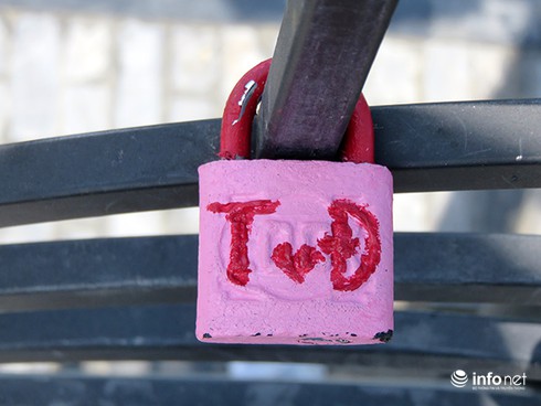 “Cầu tàu tình yêu” ở Đà Nẵng: Lãng mạn, ngộ nghĩnh và… nguy cơ! - ảnh 14