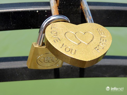 “Cầu tàu tình yêu” ở Đà Nẵng: Lãng mạn, ngộ nghĩnh và… nguy cơ! - ảnh 15