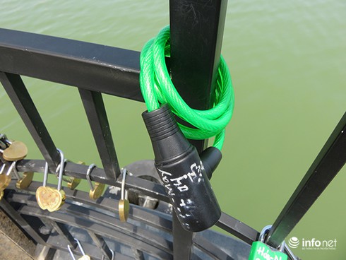 “Cầu tàu tình yêu” ở Đà Nẵng: Lãng mạn, ngộ nghĩnh và… nguy cơ! - ảnh 17