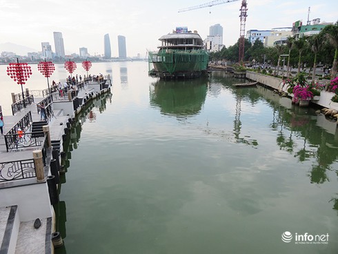“Cầu tàu tình yêu” ở Đà Nẵng: Lãng mạn, ngộ nghĩnh và… nguy cơ! - ảnh 34