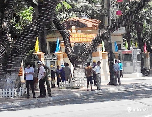 Đà Nẵng: Vì sao công nhân quét rác tới trụ sở Thành ủy kêu cứu? - ảnh 1