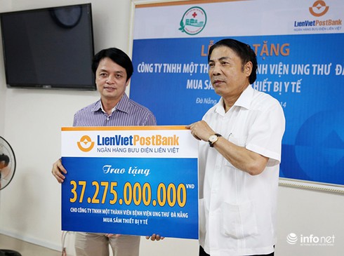 BV Ung thư Đà Nẵng trả lại 37,2 tỉ đồng tiền tài trợ: Do mâu thuẫn nội bộ? - ảnh 1