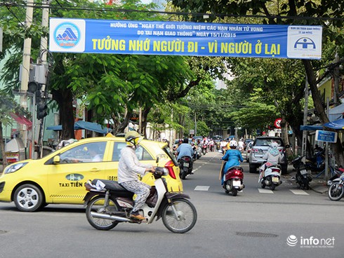 Đà Nẵng: Mẹ chết thảm, con gái 5 tuổi đi cấp cứu vì xe tải chở đất va chạm - ảnh 1