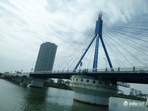 Đà Nẵng: Điều chỉnh giờ cấm ô tô qua cầu Sông Hàn - ảnh 1