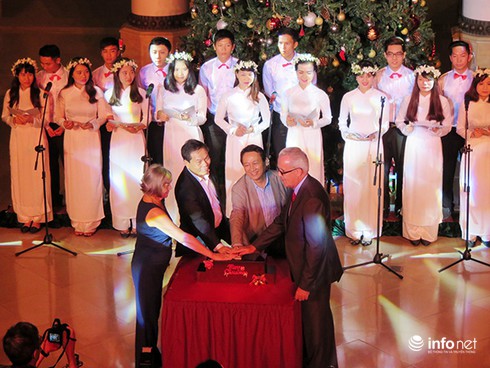 Đà Nẵng: Furama Resort rực sáng trong lễ thắp sáng cây thông Noel 2015 - ảnh 5