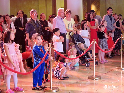 Đà Nẵng: Furama Resort rực sáng trong lễ thắp sáng cây thông Noel 2015 - ảnh 10