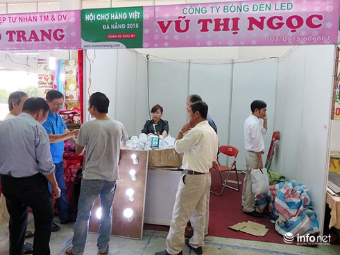 Đà Nẵng: Trục xuất 2 gian bán hàng Trung Quốc ra khỏi hội chợ hàng Việt - ảnh 1