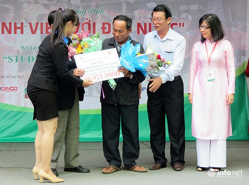 Đà Nẵng: “Nuôi heo đất” hỗ trợ ngư dân bám biển, tặng vé xe Tết cho sinh viên - ảnh 2