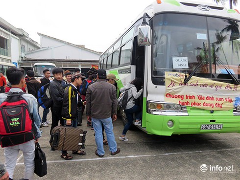 Mobifone Đà Nẵng hỗ trợ gần 500 vé xe cho sinh viên về quê đón Tết - ảnh 1