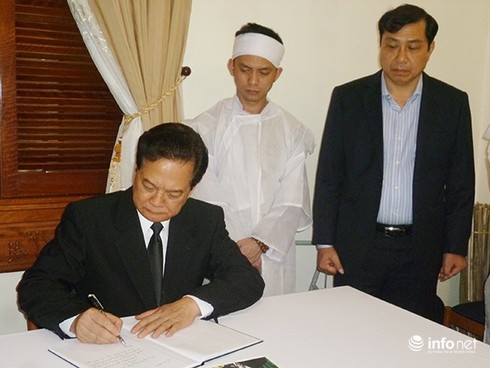 Đọc lại những dòng của lãnh đạo Đảng, Nhà nước trong sổ tang ông Nguyễn Bá Thanh - ảnh 3