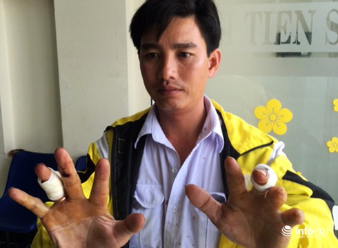 Tài xế taxi “chiến đấu” với kẻ cướp kề dao vào cổ giữa đêm khuya - ảnh 1